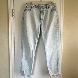 Abercombie Curve Love, The Mom Jean, High Rise Jeans, Light Wash, Size 31